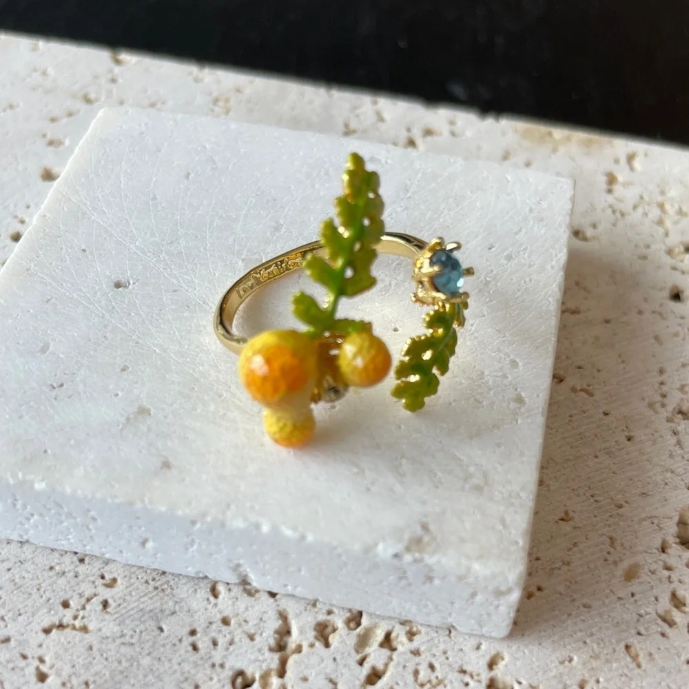 LES NEREIDES Floral Ring Green Gold Crystal Adjustable